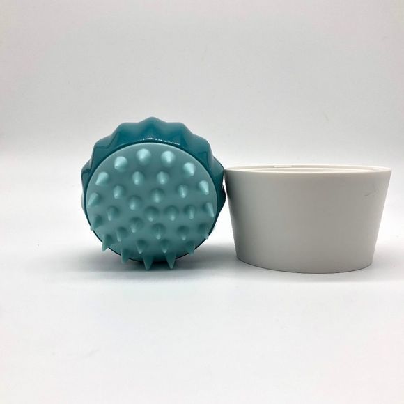 Cat Grooming Brush and Pet Massager - Reduce Shedding and Loose Hair - Picture 7 of 8